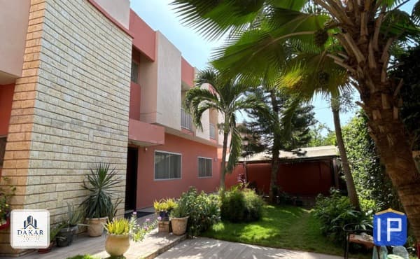 Villa pieds dans l'eau à Ngor