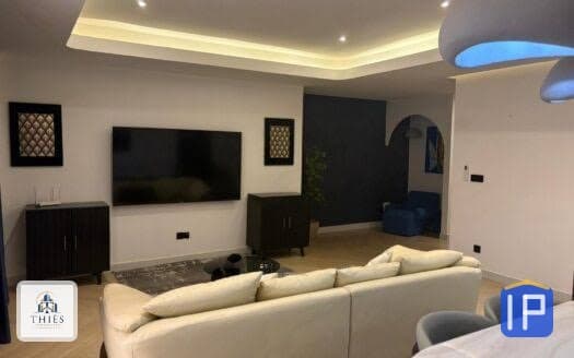Grand appartement F6 avec salon et cuisine équipée à Thiès